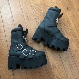 Dollskill platform boots size 6